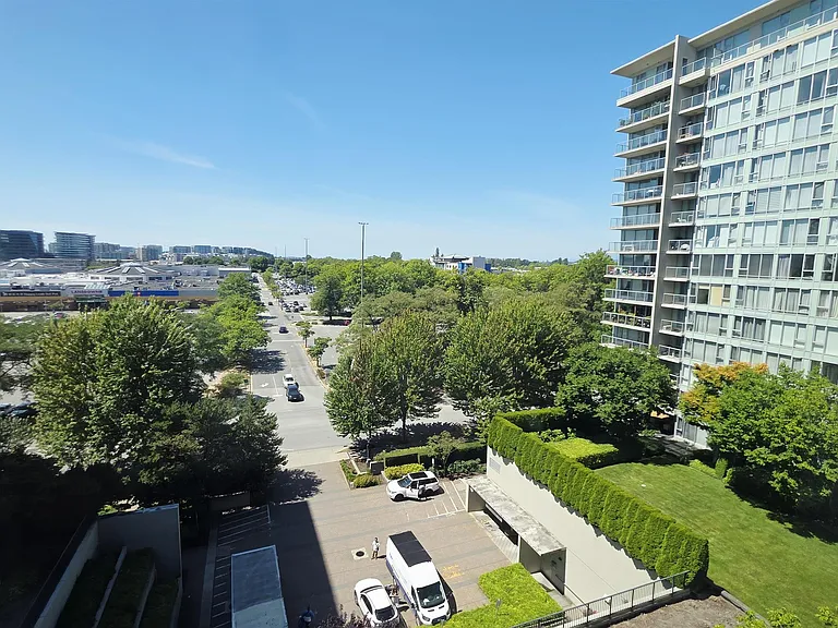 5068 Kwantlen St #1008 — Photo 16