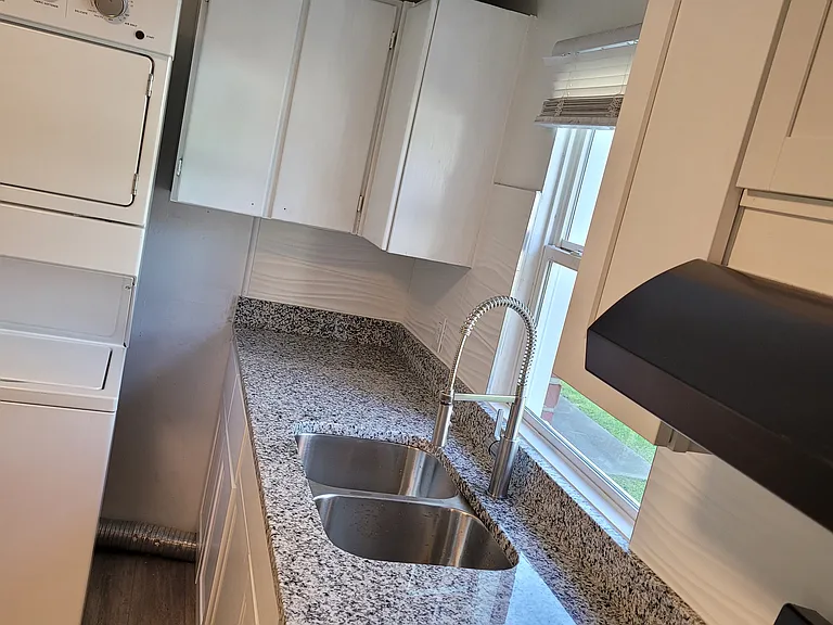 3501 Commerce St #10 — Photo 5