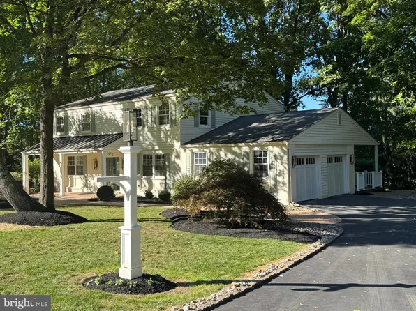 2 Red Maple Dr, Lafayette Hill, PA 19444