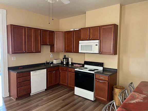3rd image of 2240 Flora St
