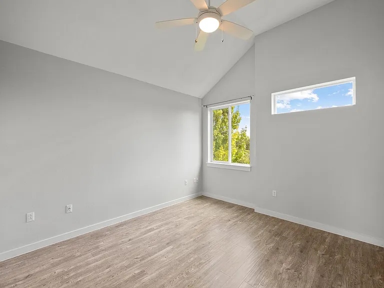 801 N Bluff Dr #17 — Photo 16