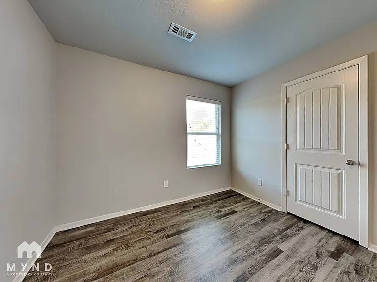 9207 Pleasant Valley Dr — Photo 3