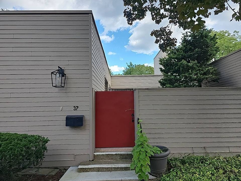 1st image of 37 Charlton Hill Rd