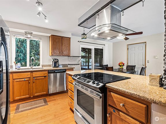 3rd image of 9510 202nd Avenue E