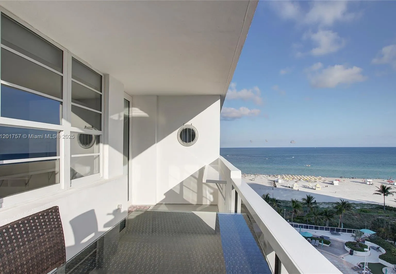 The Decoplage Condo — Photo 4