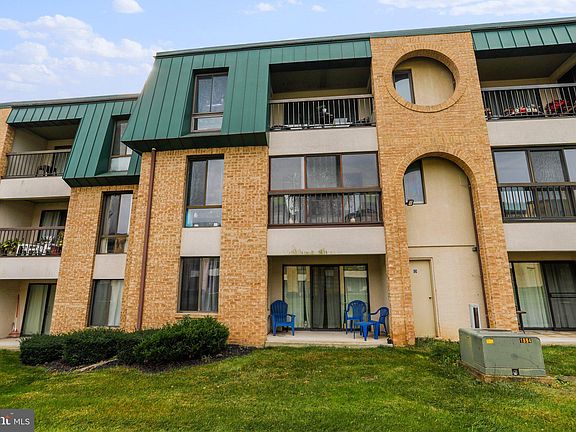 4th image of 1028 Brinker 202 Dr