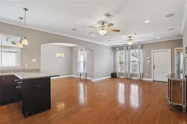 3 bed, 2.0 bath, 1568 sqft, $3,000 — Photo 2