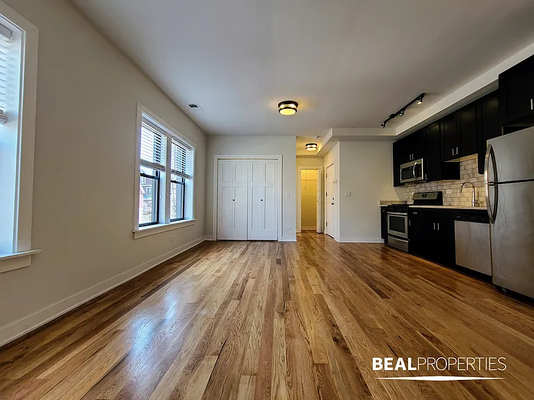 2201-09 West Eastwood Avenue — Photo 15