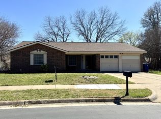 909 Holly St, Crowley, TX 76036