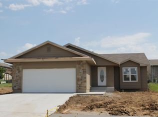 1818 SW Valley View Dr, Topeka, KS 66615