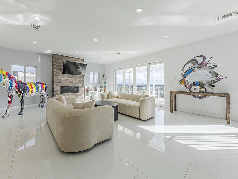 4240 Barrett Rd — Photo 4
