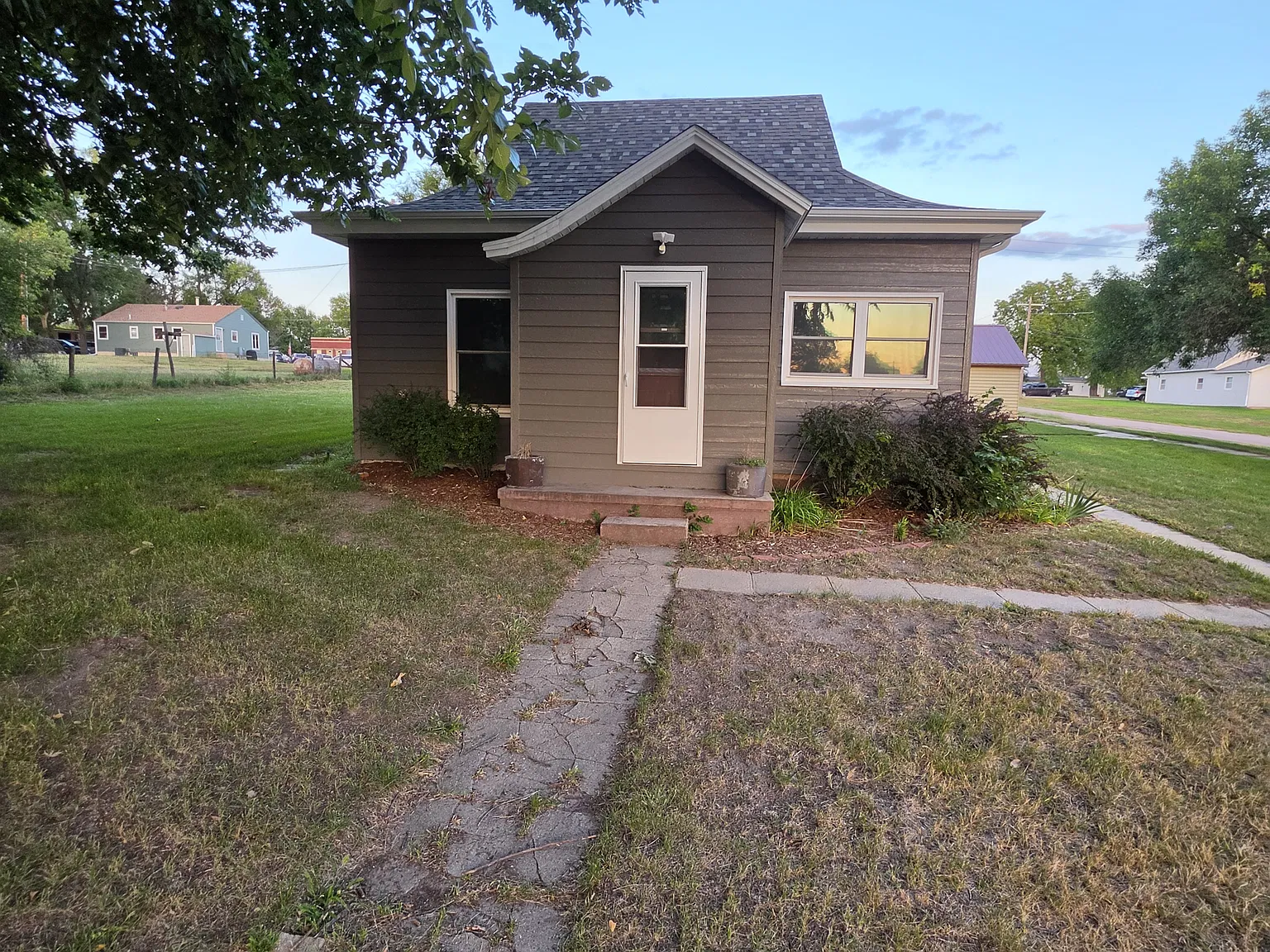 2 bed, 981 sqft, $850 — Photo 2