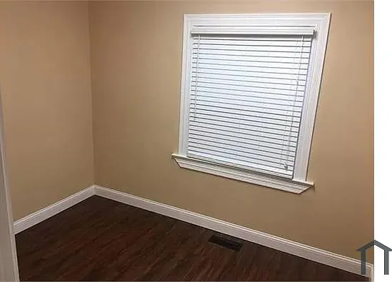 3 bed, 2424 sqft, $2,000 — Photo 2