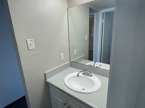5th image of 607 Parsons St #1