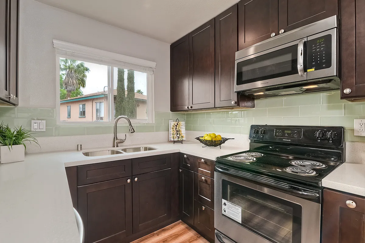 5045 Woodyard Ave — Photo 4