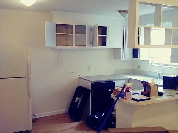 4th image of 1090 Buist Ave #A