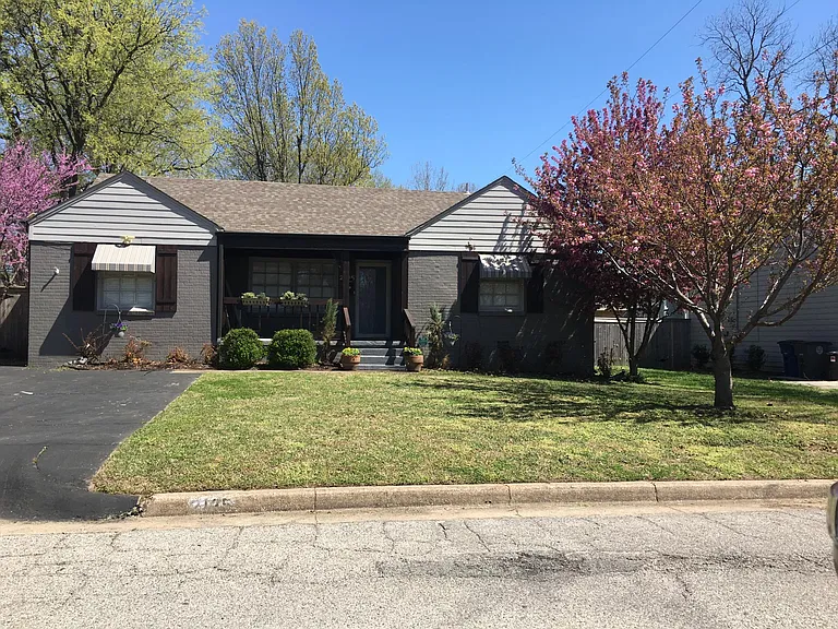 2135 S Florence Ave — Photo 2