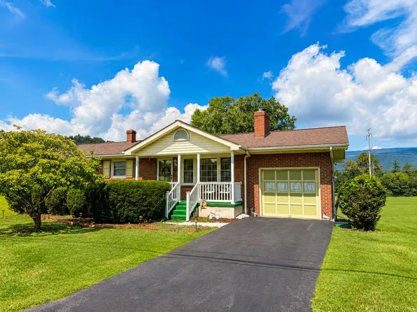 214 Chapel Dr, Covington, VA 24426