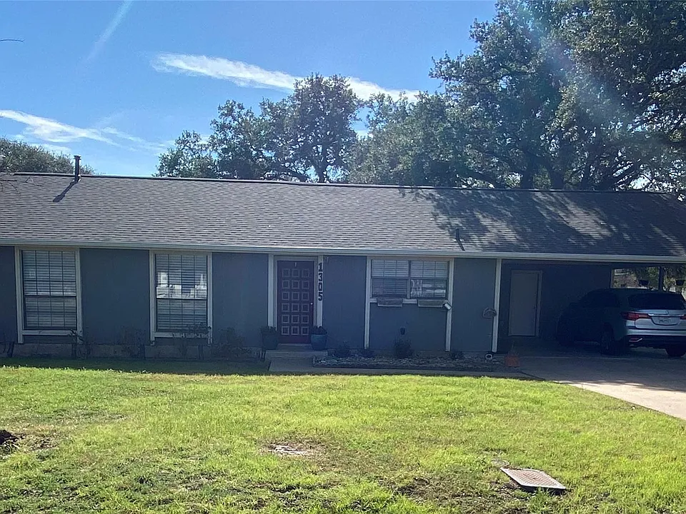 1305 E Main St