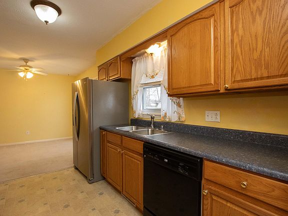 3rd image of 123 Georgia St
