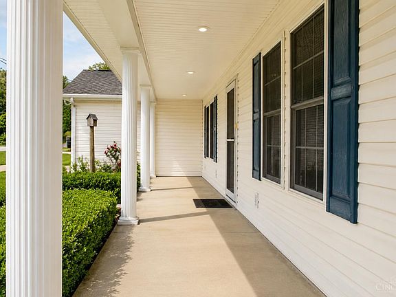 4th image of 144 Vaughn Ave