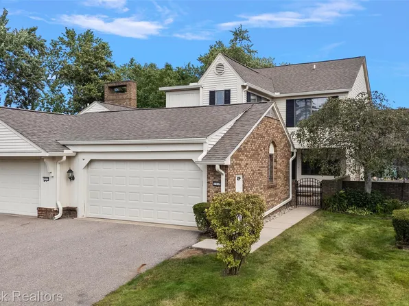 7139 Creeks Xing, West Bloomfield, MI 48322