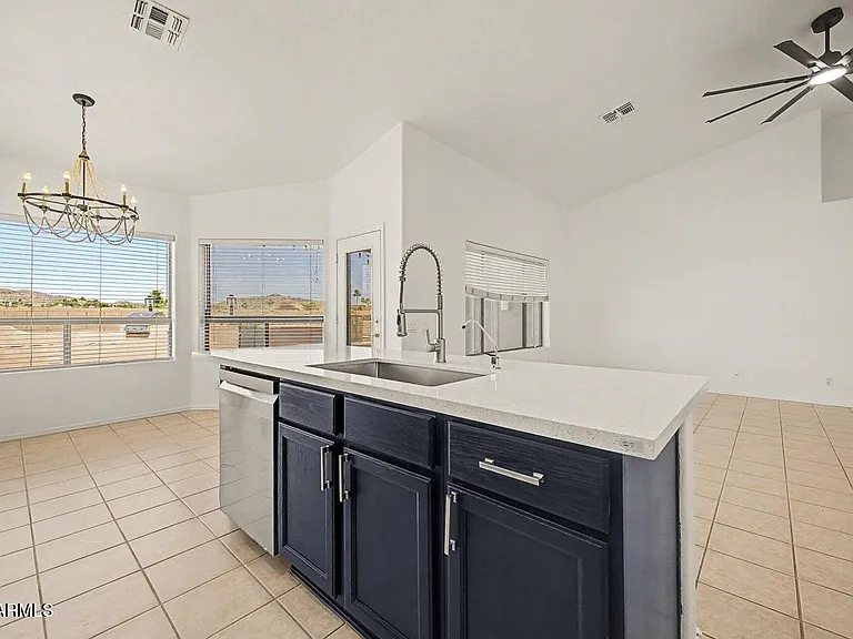 1320 E Cottonwood Ln — Photo 10