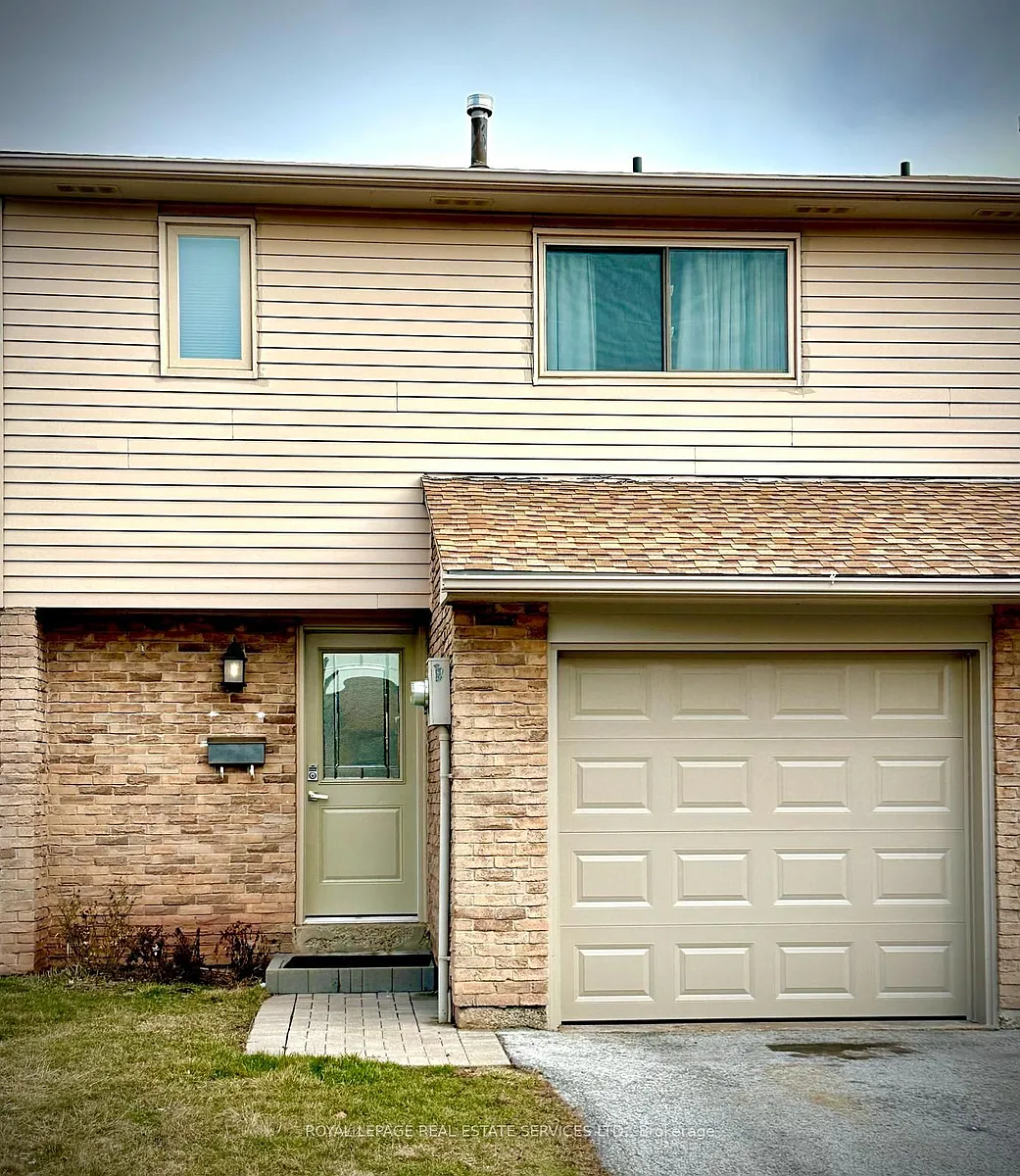 Building Photo - 1542 Lancaster Dr #97