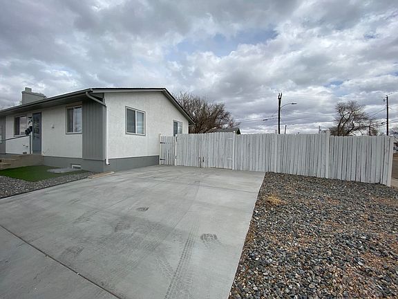 2nd image of 1918 Carol Dr