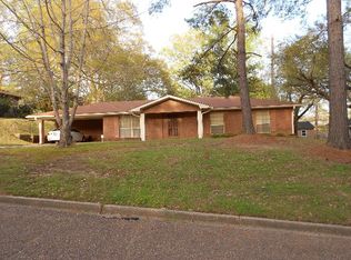702 Hickory St, Vicksburg, MS 39180