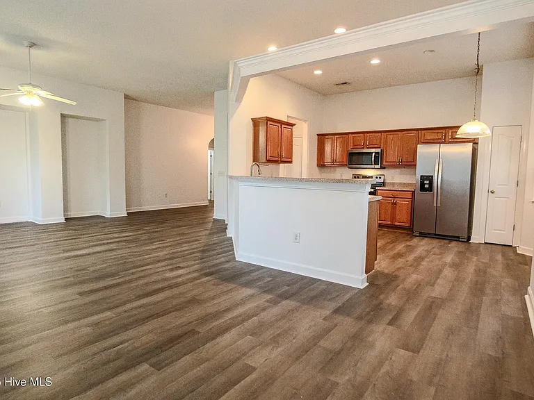 1005 Meadowlands Trl NW — Photo 9