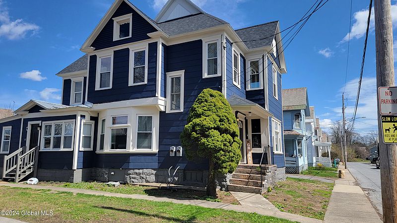 2nd image of 10 Birch Avenue