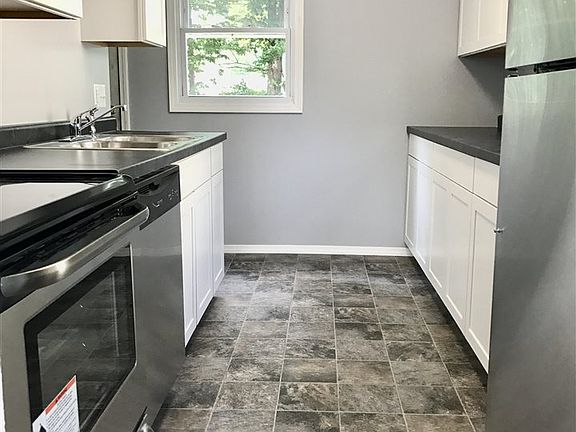 2nd image of 1404 Oak Ct