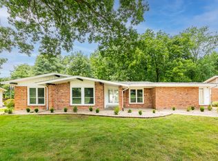 318 Algonquin Dr, Ballwin, MO 63011