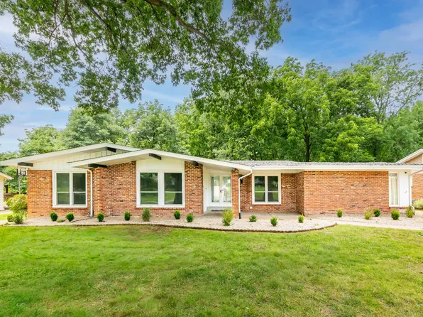 318 Algonquin Dr, Ballwin, MO 63011
