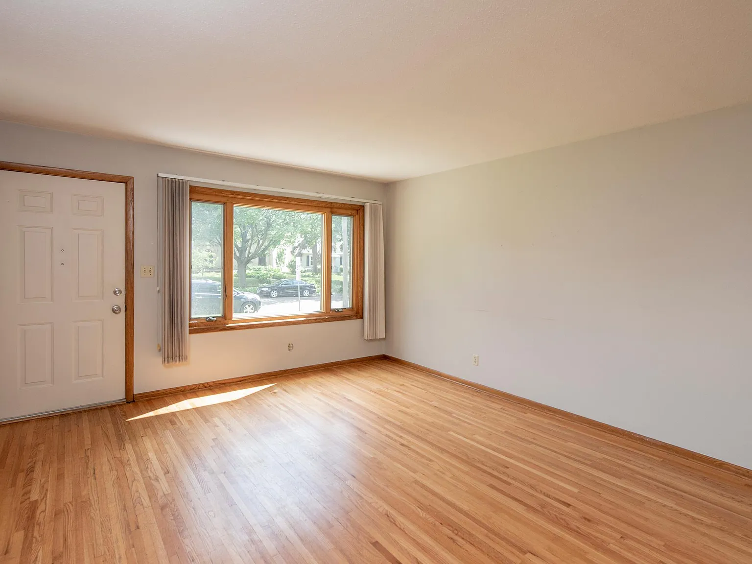 2085 Randolph Ave — Photo 2
