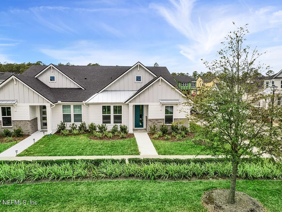 22 Upton Ln