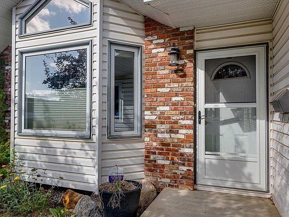3rd image of 134 E Douglas Ave