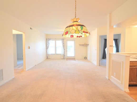 4th image of 5361 Stoneledge Ct Unit 1H