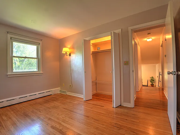 954 State Route 173 — Photo 16