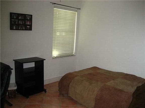 5th image of 563 NW 130th Ave