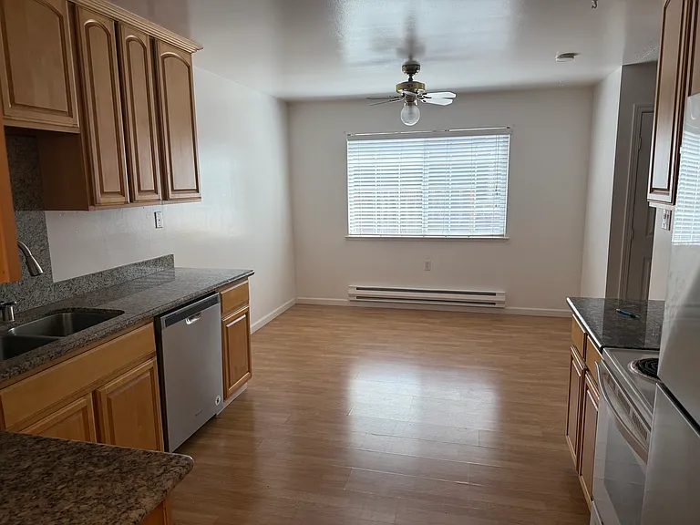 1213 W Washington Ave #1 — Photo 9