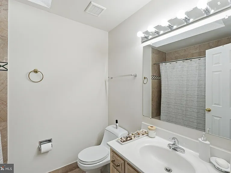 13010 Boswell Ct — Photo 16