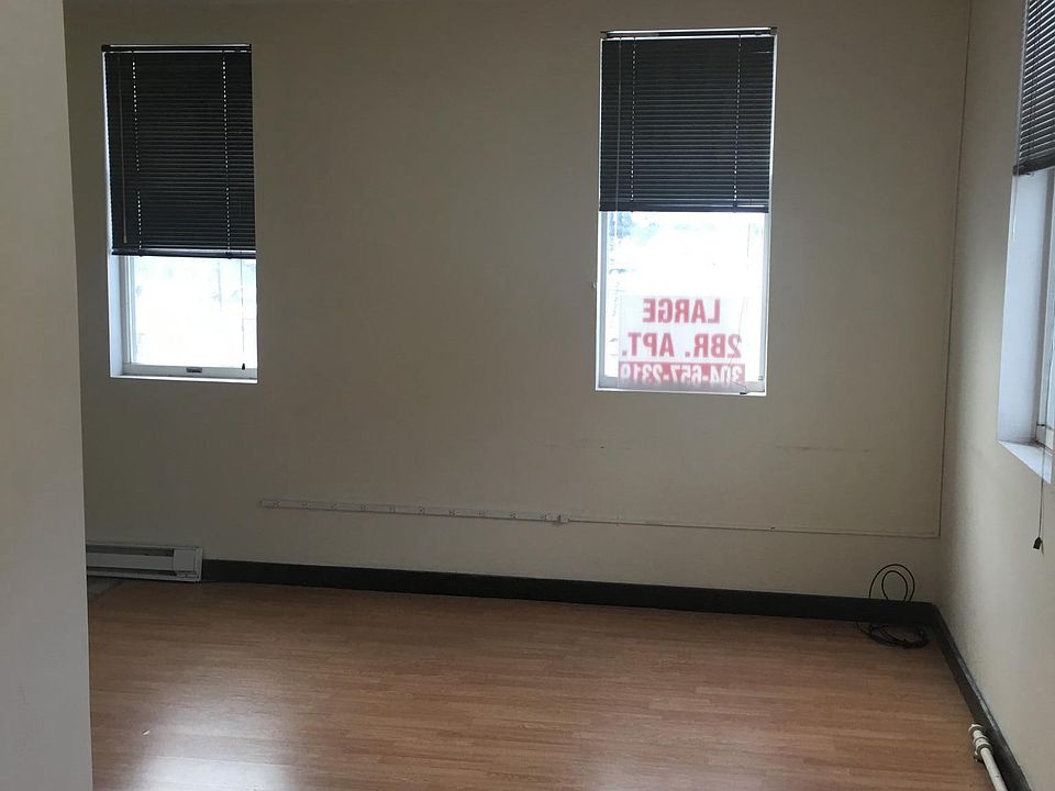 2nd image of 10 Locust Ave Ste C