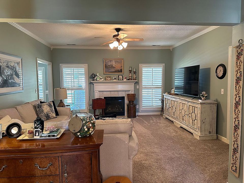2nd image of 105 Liverpool Dr