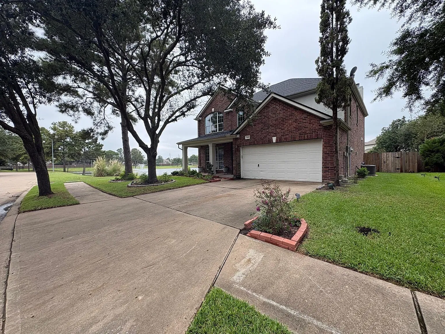 4 bed, 2.5 bath, 2528 sqft, $2,500 — Photo 3