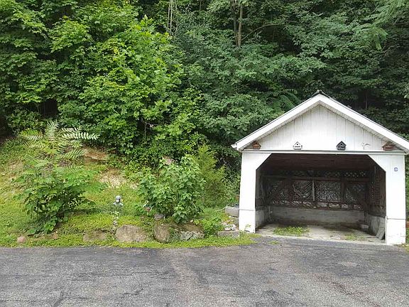 2nd image of 112 Carey Dr
