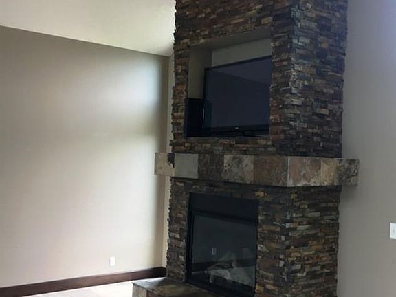 5th image of 9049 S 230th Plaza Cir