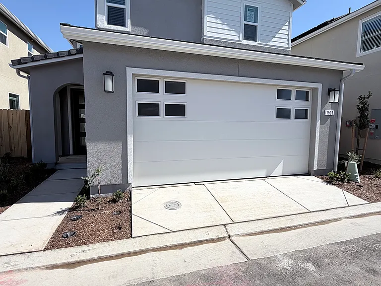 1539 Vintage Ave — Photo 1