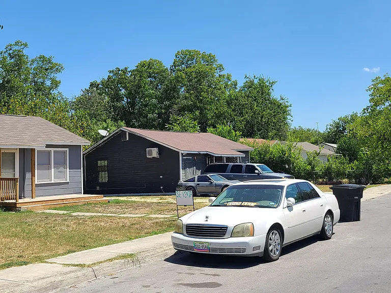 1533 Alhambra — Photo 17